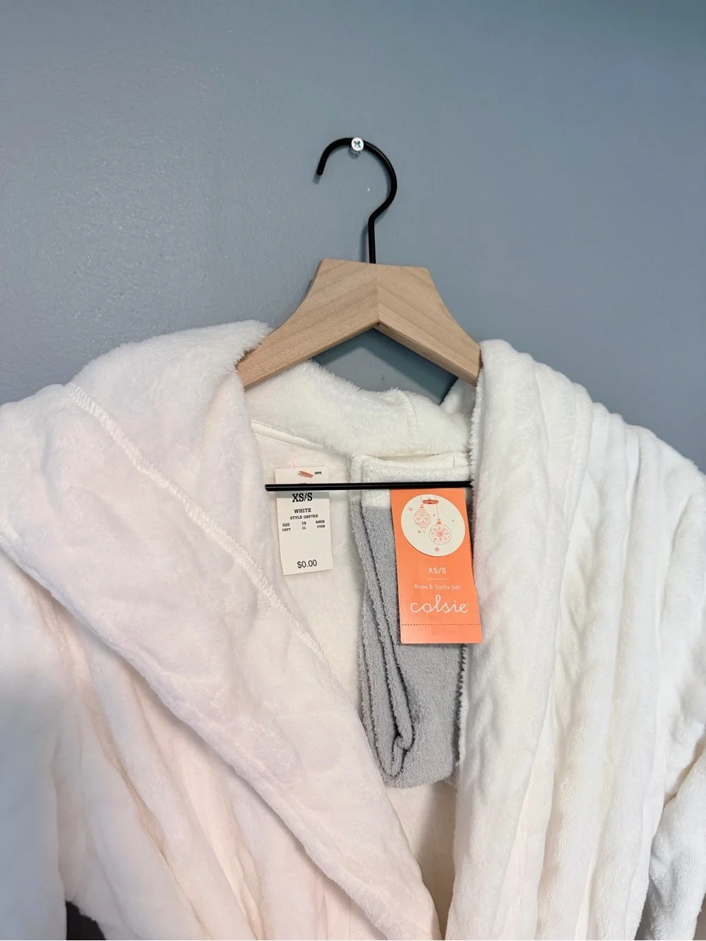 Colsie Cream Robe - Picture 3 of 5
